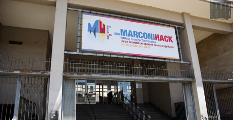 Bari, doppi turni di lezione al Marconi-Hack: soluzione lontana e rischio sciopero degli studenti